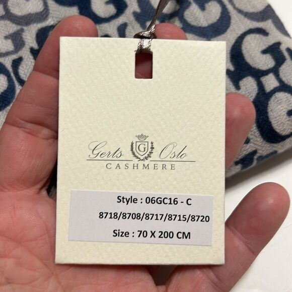 GERTS OSLO Cashmere Scarf NWT Eyelash Fringe Logo Gray Blue Neutral OSFA - Picture 4 of 6